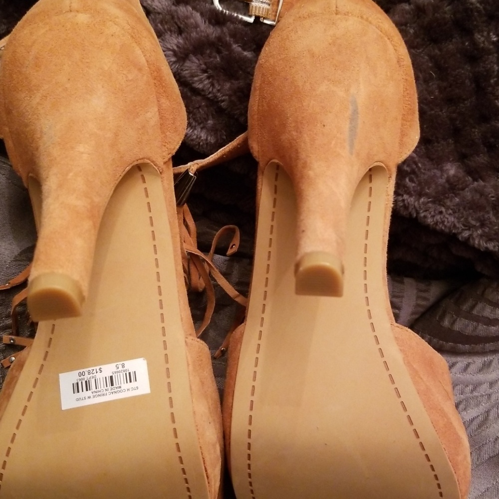 Heels - Picture 3 of 3